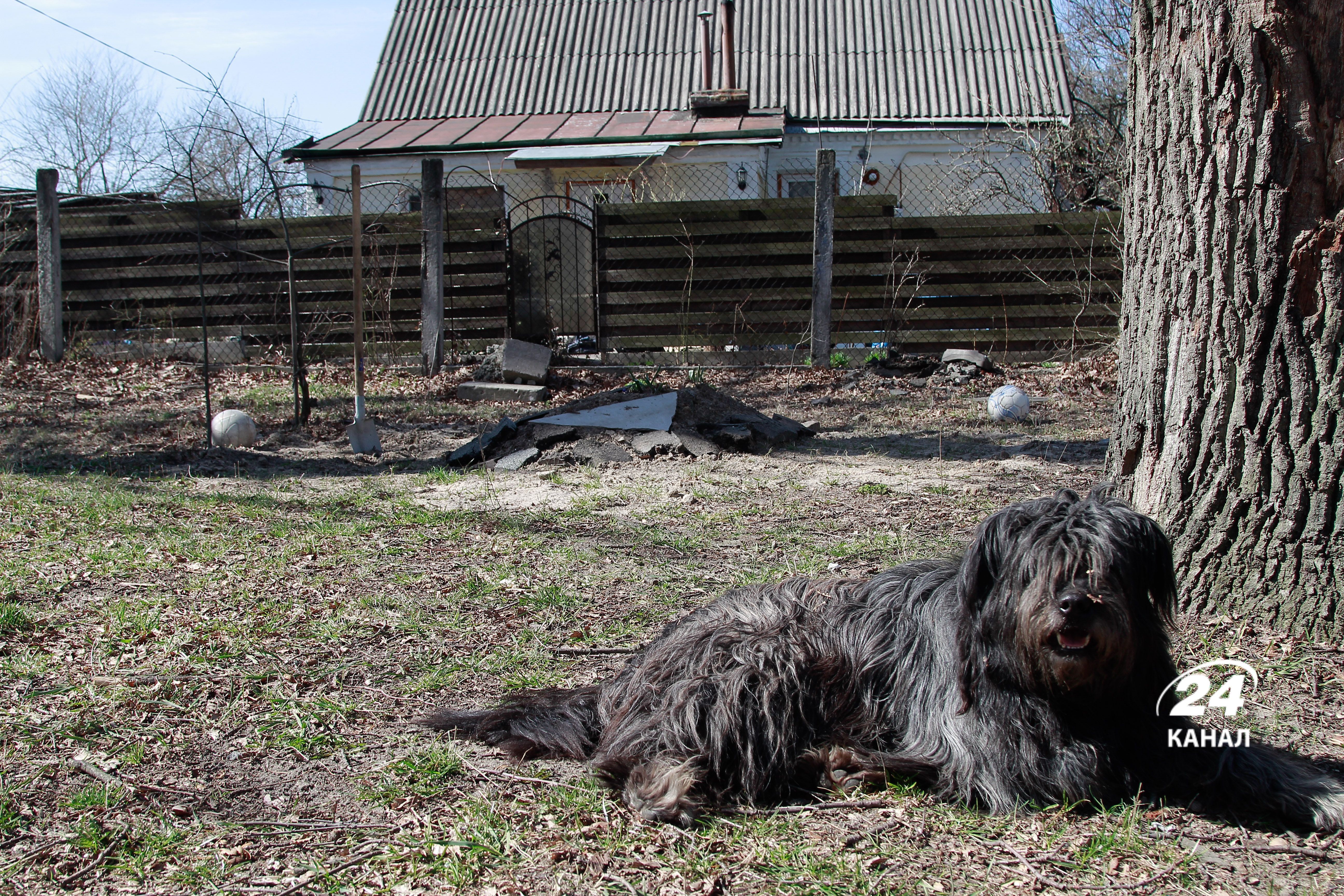 Похоронили у дворі: в Ірпені окупанти жорстоко розстріляли місцевого жителя - 24 Канал Похоронили у дворі: в Ірпені окупанти жорстоко розстріляли місцевого жителя - 24 Канал