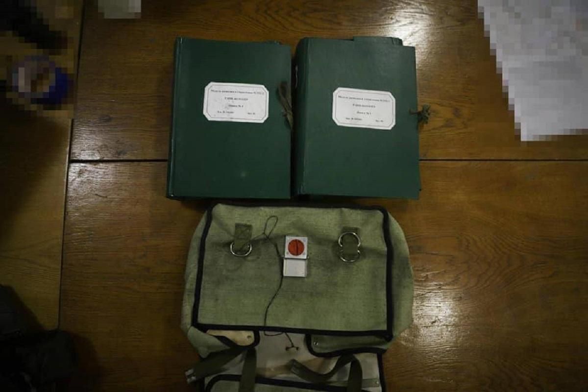 На Київщині нацгвардійці виявили службову документацію російського модуля розвідки та управління На Київщині нацгвардійці виявили службову документацію російського модуля розвідки та управління