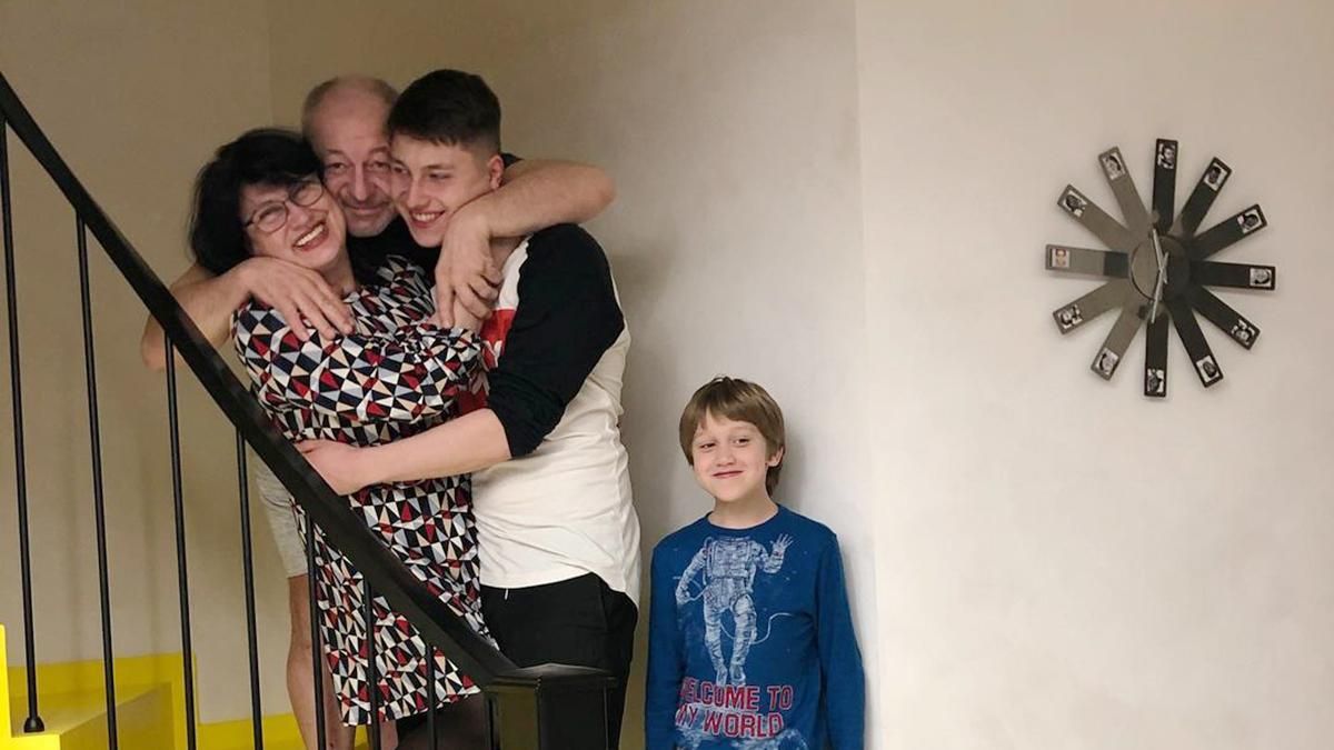 Режисер і ведучий "Орла та решки" Синельников показав свій будинок до та після приходу окупантів - 24 Канал Режисер і ведучий "Орла та решки" Синельников показав свій будинок до та після приходу окупантів - 24 Канал