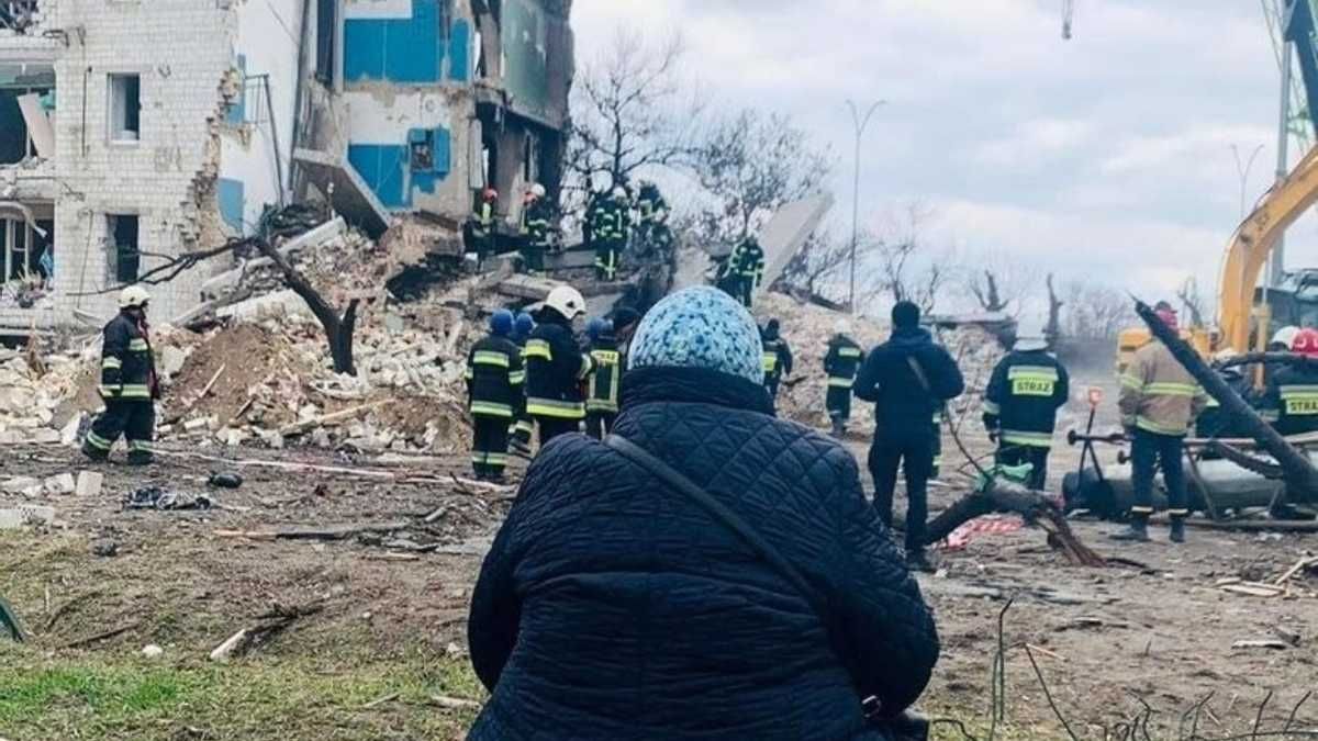 В Бородянке под завалами – сотни жертв, – глава поселка Ерко - 24 Канал В Бородянке под завалами – сотни жертв, – глава поселка Ерко - 24 Канал