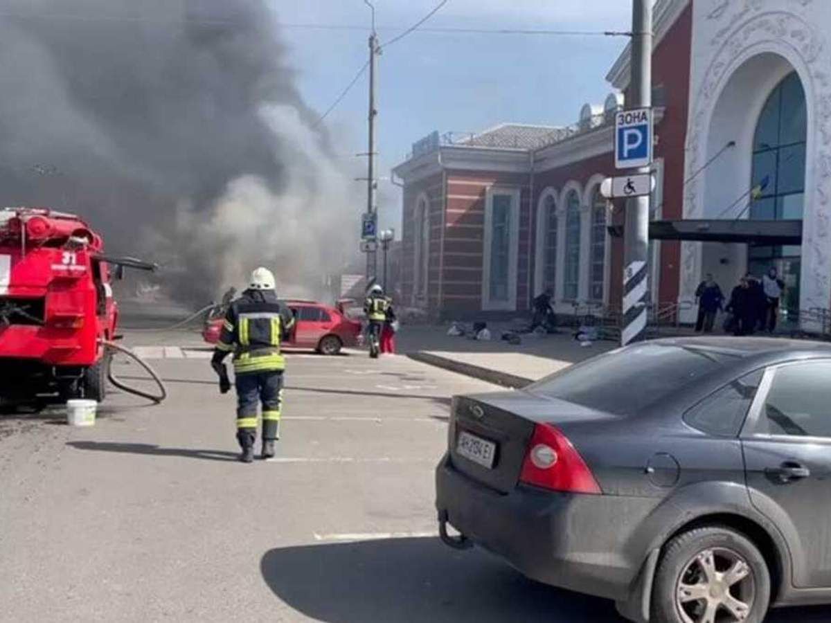 Станція була в диму, побачили загиблих на пероні, в електричці, – свідок удару по Краматорську - 24 Канал