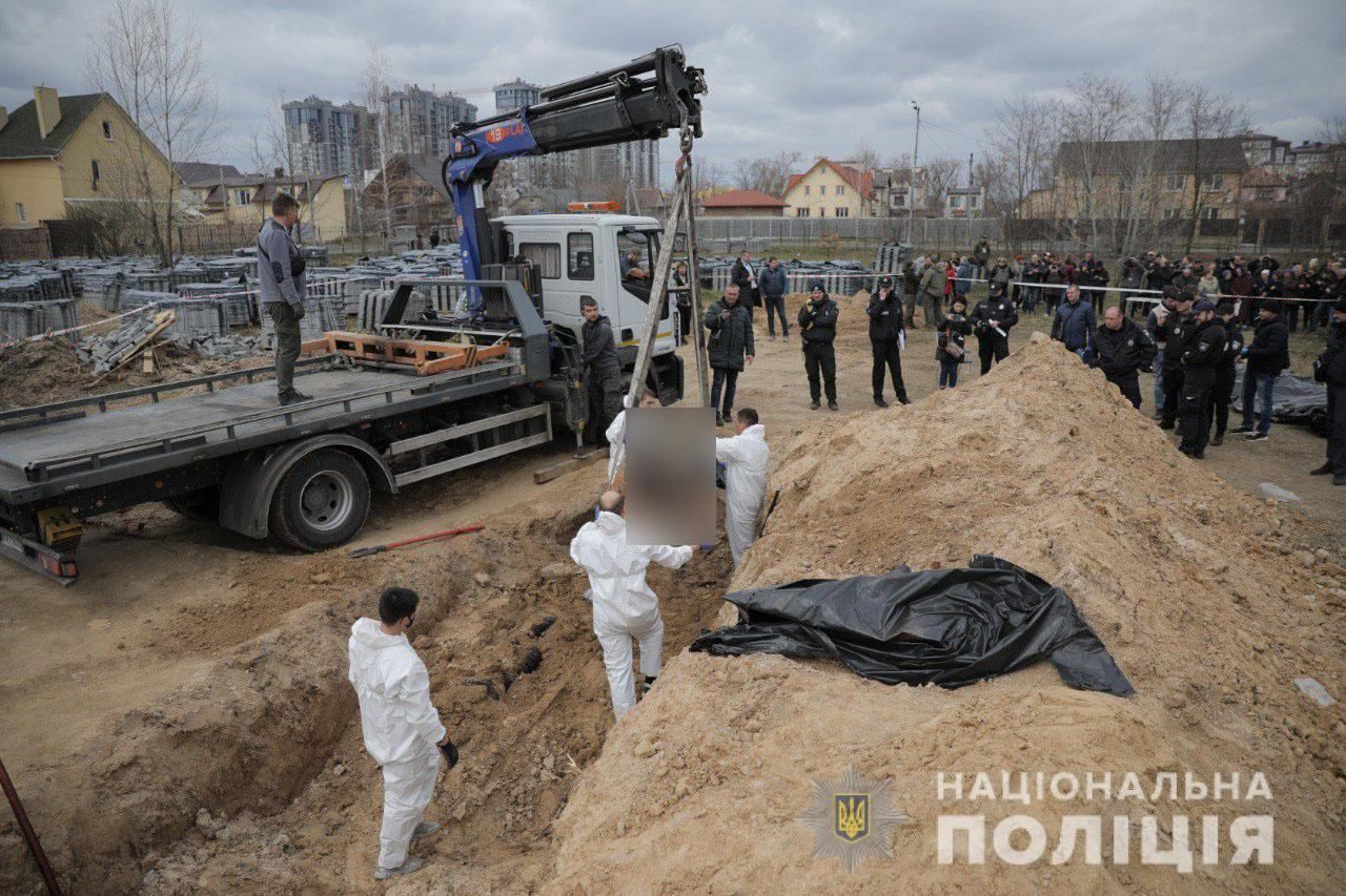 40 загиблих із масового поховання в Бучі – це мирні жителі, які не чинили жодного опору, – МВС - 24 Канал