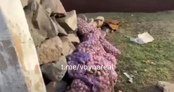 Россияне при отходе из деревни заминировали мешки с картофелем