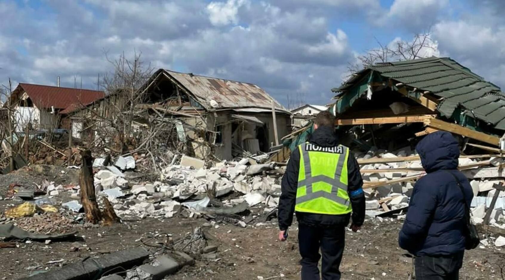 На местах гражданских жилищ в Чугуеве – сплошные пожарища и воронки На местах гражданских жилищ в Чугуеве – сплошные пожарища и воронки