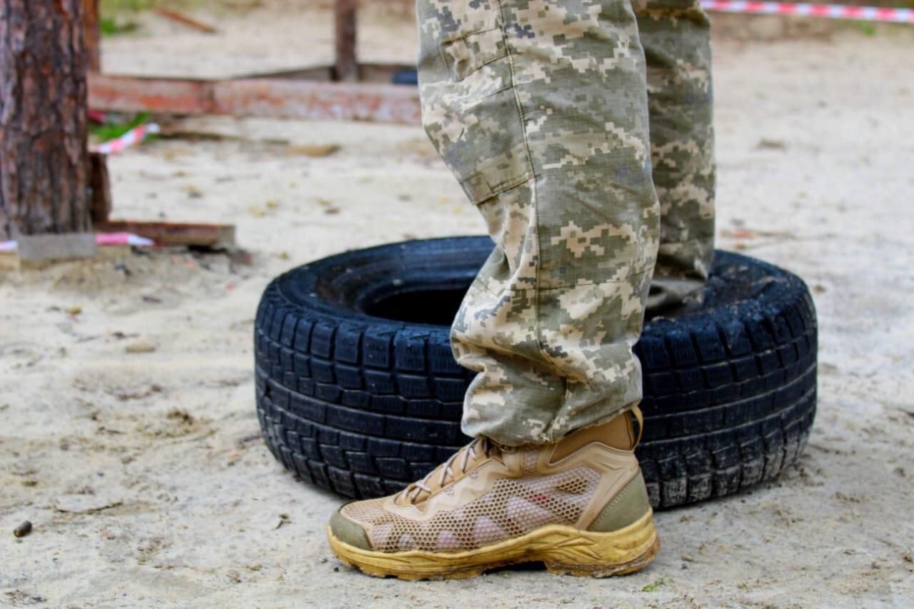 "Що сп***или, те й носимо": окупанти доношують одяг і взуття українських захисників - 24 Канал "Що сп***или, те й носимо": окупанти доношують одяг і взуття українських захисників - 24 Канал