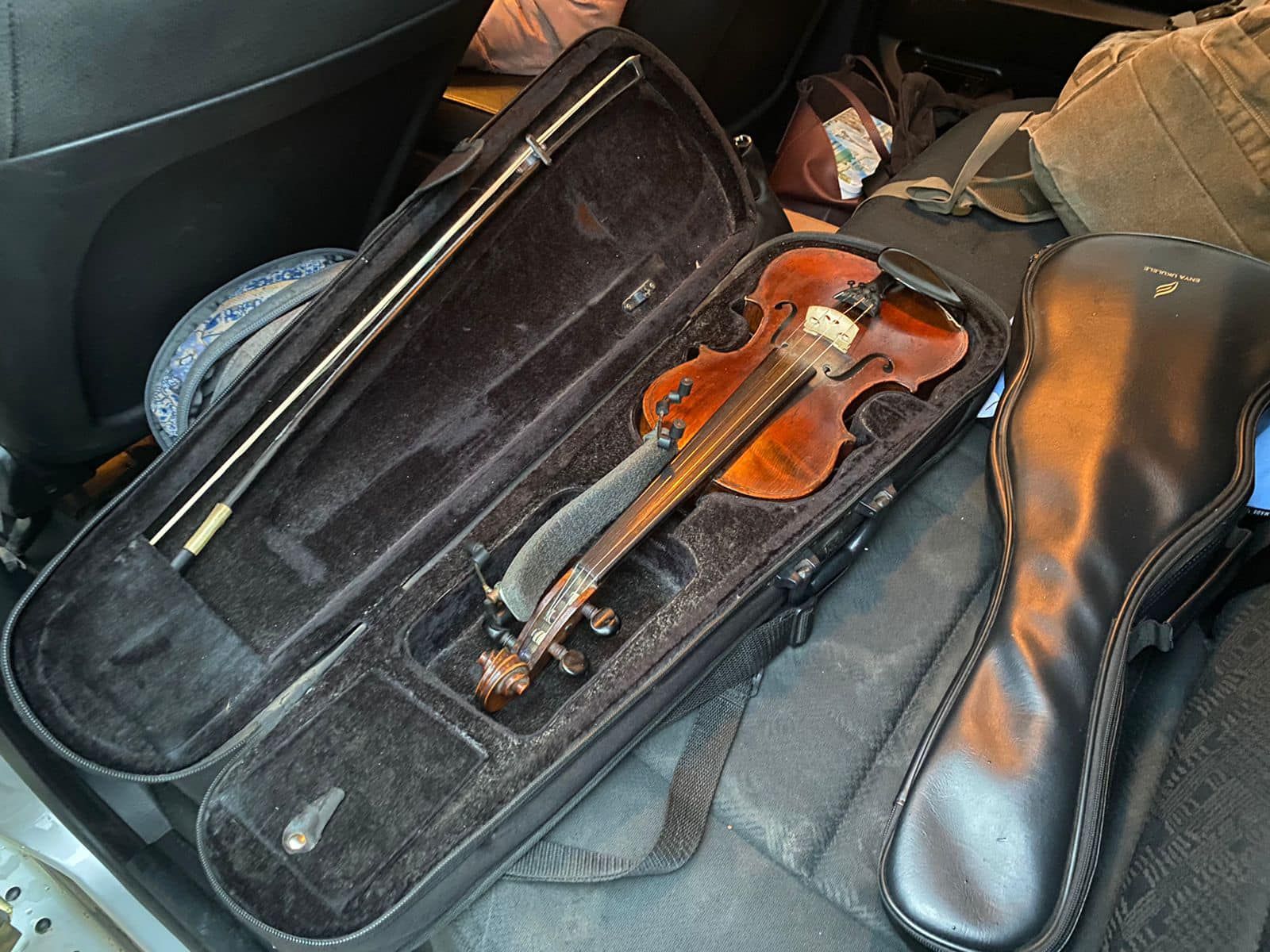 Везла 26-летняя украинка: на границе обнаружили старинную скрипку Везла 26-летняя украинка: на границе обнаружили старинную скрипку