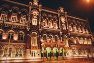 Нацбанк різко скоротив продаж валюти з резервів