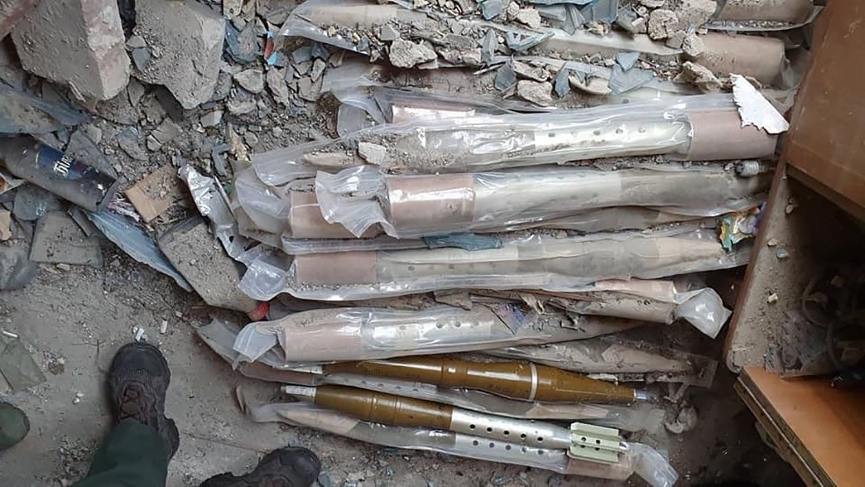В деоккупированных городах Киевской области обнаружили брошенное оружие и боеприпасы оккупантов - 24 Канал