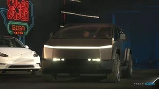 Илон Маск продемонстрировал обновленный электропикап Cybertruck