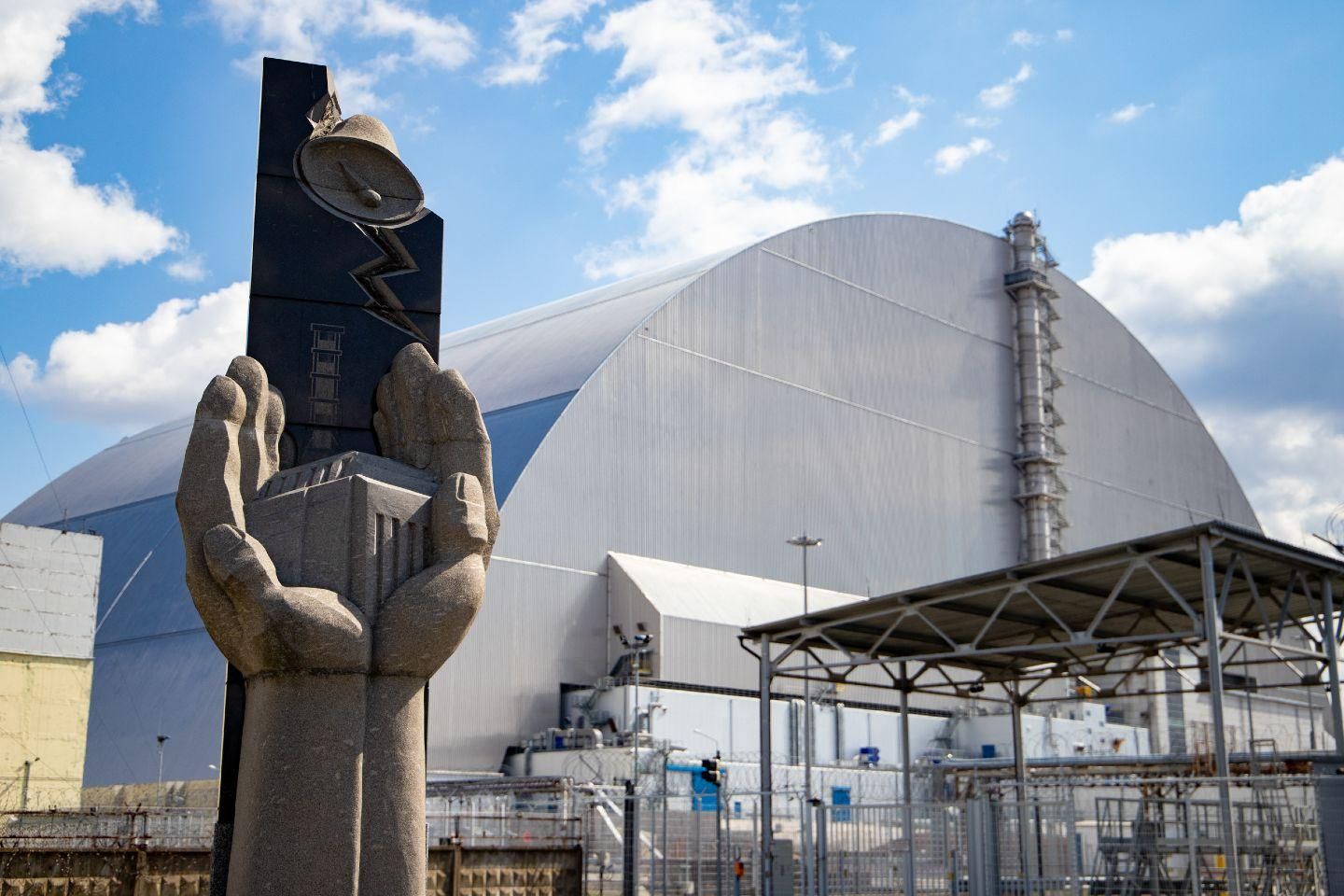 Несли службу под дулами автоматов: в Чернобыле наконец-то произошла ротация спасателей - 24 Канал