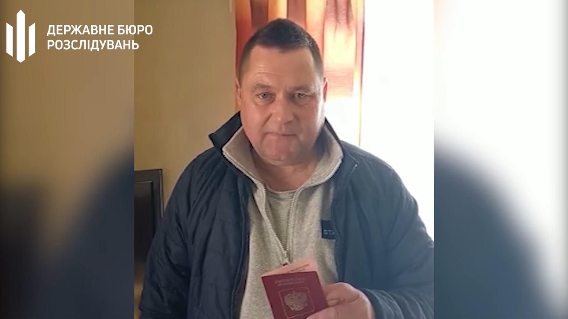 Засудив дії Путіна та спалив російський паспорт: колишній військовий пілот звернувся до земляків - 24 Канал