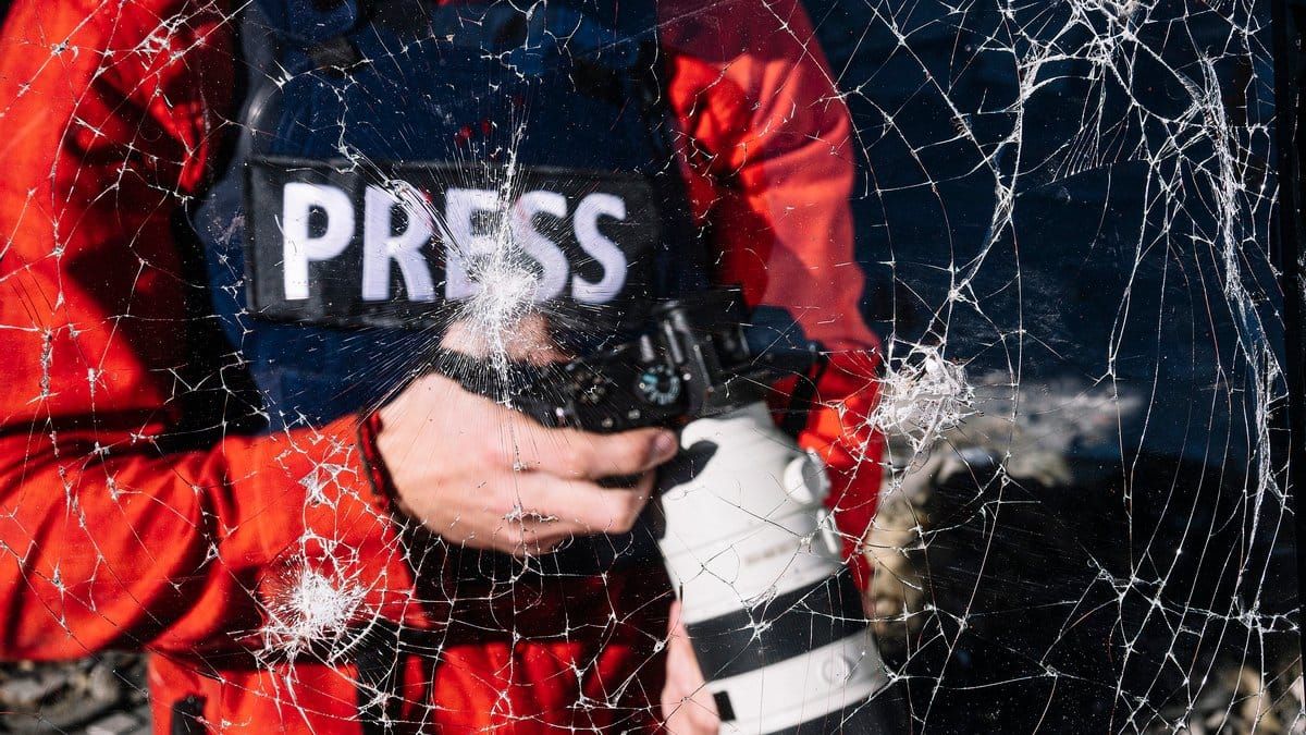 Гибель литовского режиссера в Мариуполе: Денисова рассказала подробности трагедии Гибель литовского режиссера в Мариуполе: Денисова рассказала подробности трагедии