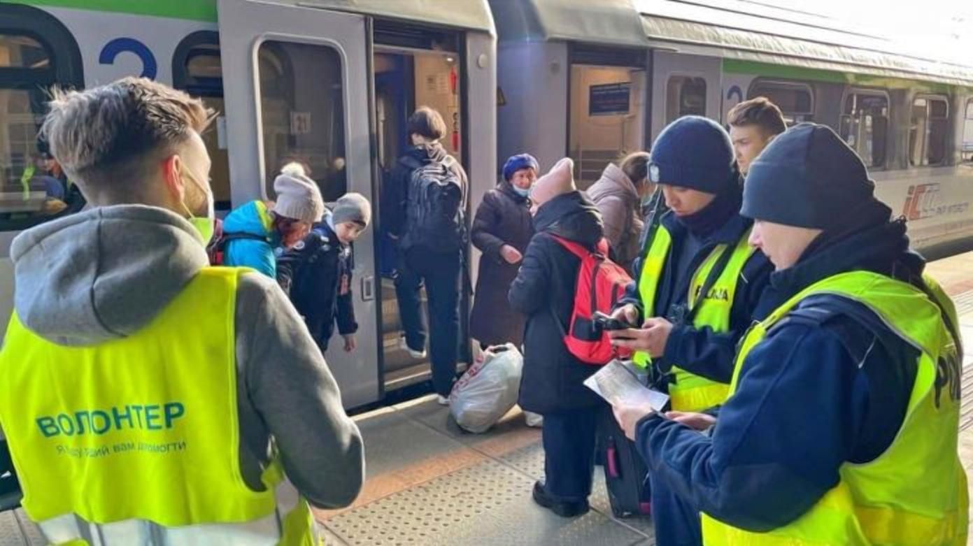 Польська залізниця спрощує правила безкоштовного користування поїздами для українців - 24 Канал Польська залізниця спрощує правила безкоштовного користування поїздами для українців - 24 Канал