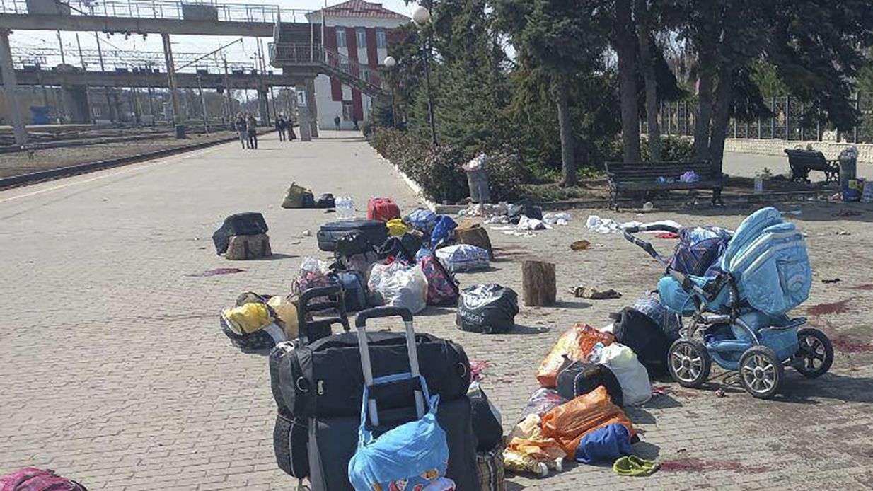 В больницах Днепра спасают 15 детей, раненых из-за ракетного удара по вокзалу Краматорска - 24 Канал В больницах Днепра спасают 15 детей, раненых из-за ракетного удара по вокзалу Краматорска - 24 Канал