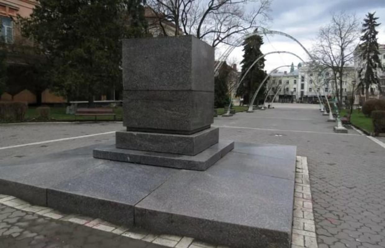 Это отрыв от "общей истории", – Денисенко о сносе памятников Пушкину Это отрыв от "общей истории", – Денисенко о сносе памятников Пушкину