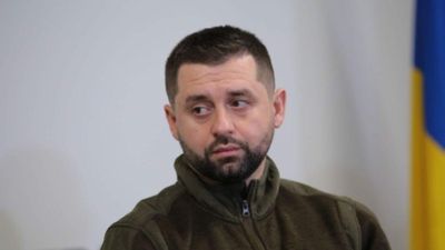 Позицій для зближення небагато, все залежить від військових справ, – Арахамія про переговори