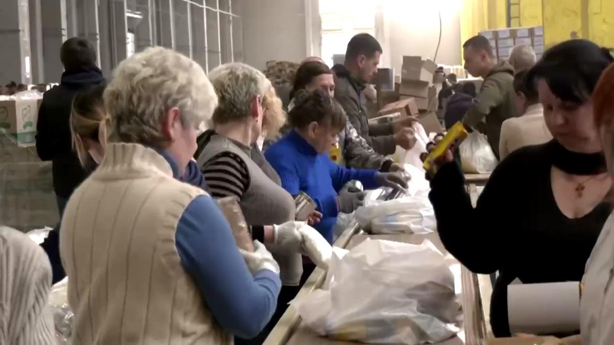 Дніпропетровщина стала гуманітарним хабом: фронтові регіони отримали 109 тисяч харчових наборів - 24 Канал Дніпропетровщина стала гуманітарним хабом: фронтові регіони отримали 109 тисяч харчових наборів - 24 Канал