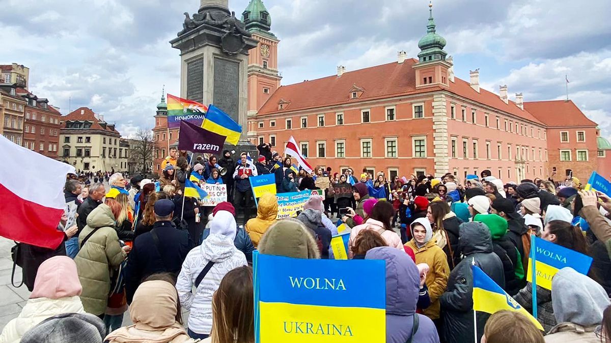 "Пам'ятаємо Бучу, Ірпінь і Маріуполь": у Варшаві відбулося жалобне віче в пам'ять жертв війни - 24 Канал