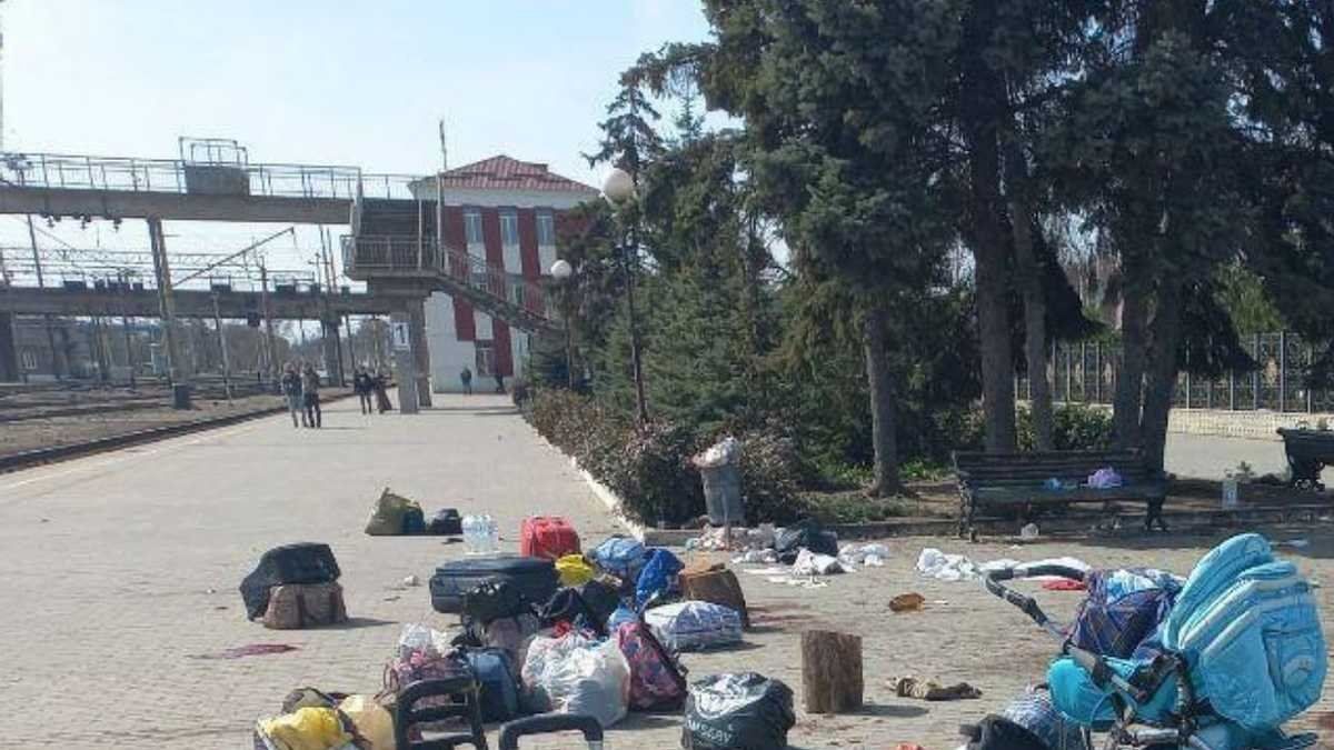 "Самое страшное – убитые дети": во Львов из Славянска прибыли свидетели обстрела в Краматорске "Самое страшное – убитые дети": во Львов из Славянска прибыли свидетели обстрела в Краматорске