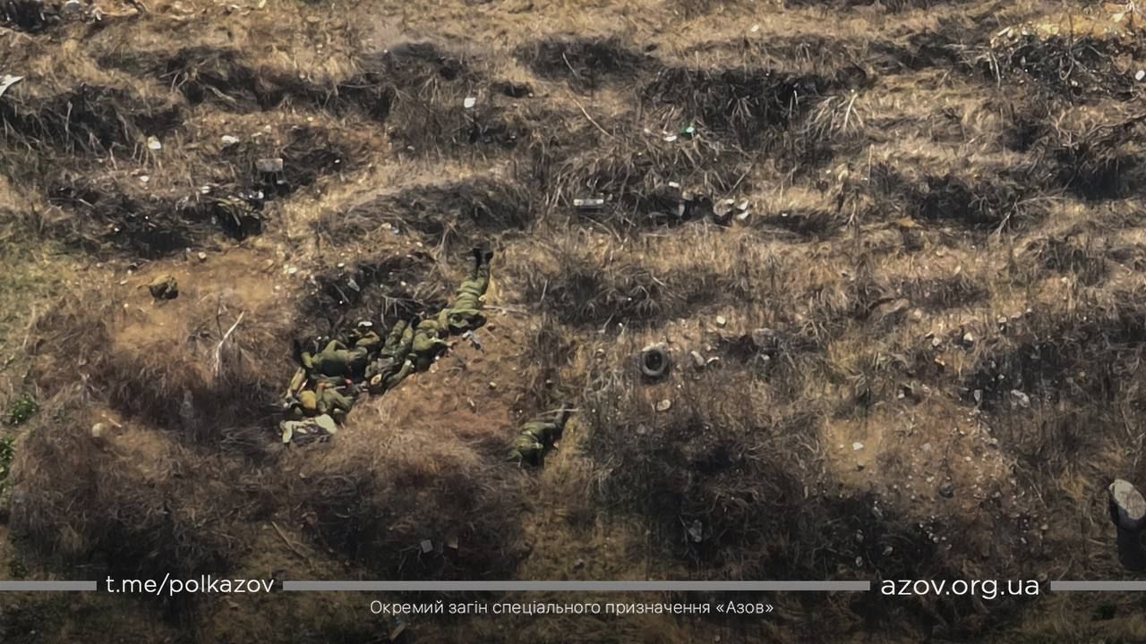 "Хотів землі цієї, то тепер змішайся з нею": азовці показали ліквідованих ворогів - 24 Канал "Хотів землі цієї, то тепер змішайся з нею": азовці показали ліквідованих ворогів - 24 Канал