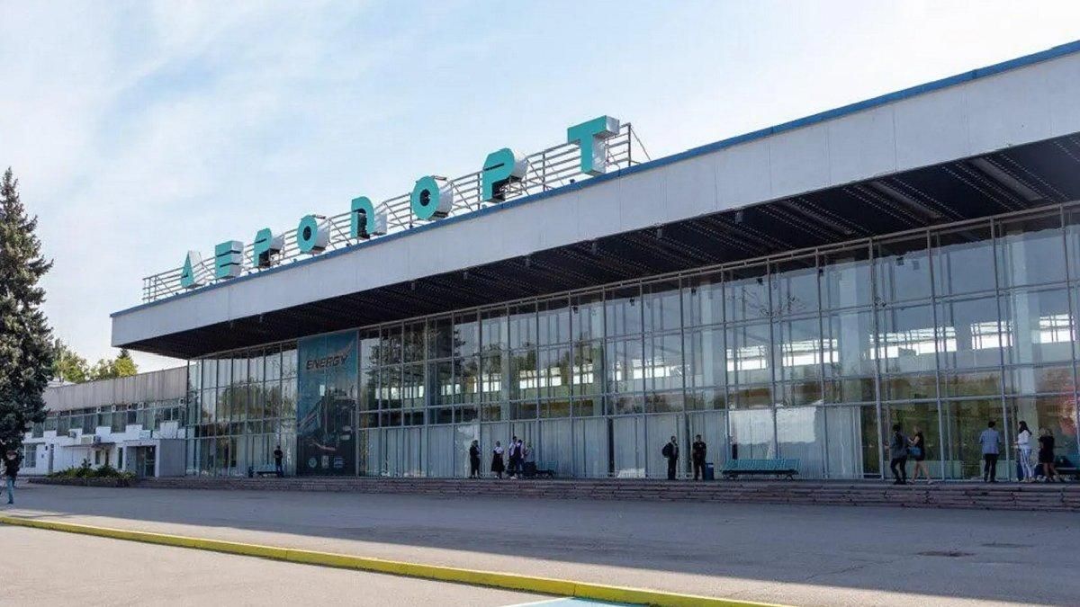 Оккупанты повторно атаковали аэропорт в Днепре: он уничтожен вместе с инфраструктурой