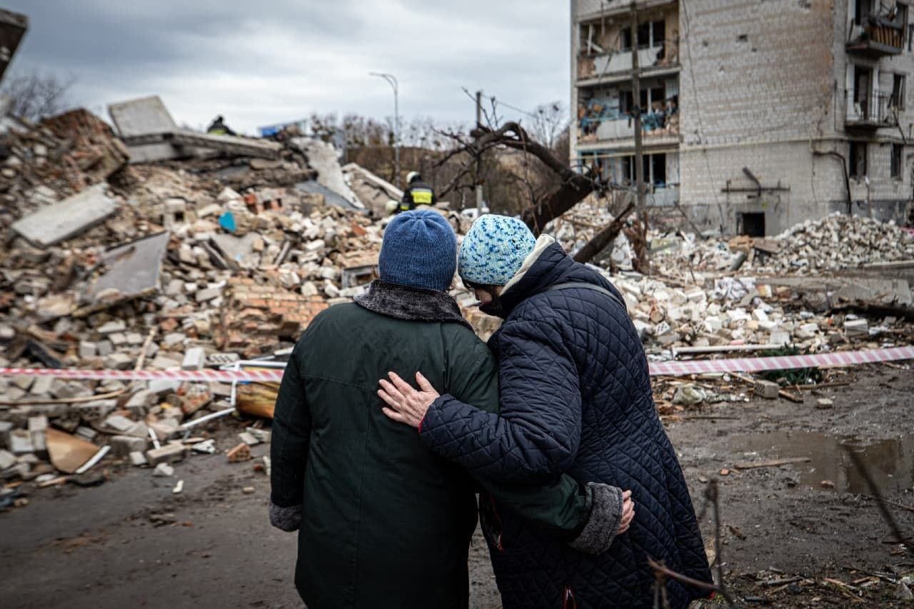 Отрезали руки мужчине и изнасиловали беременную: как россияне пытали украинцев - 24 Канал