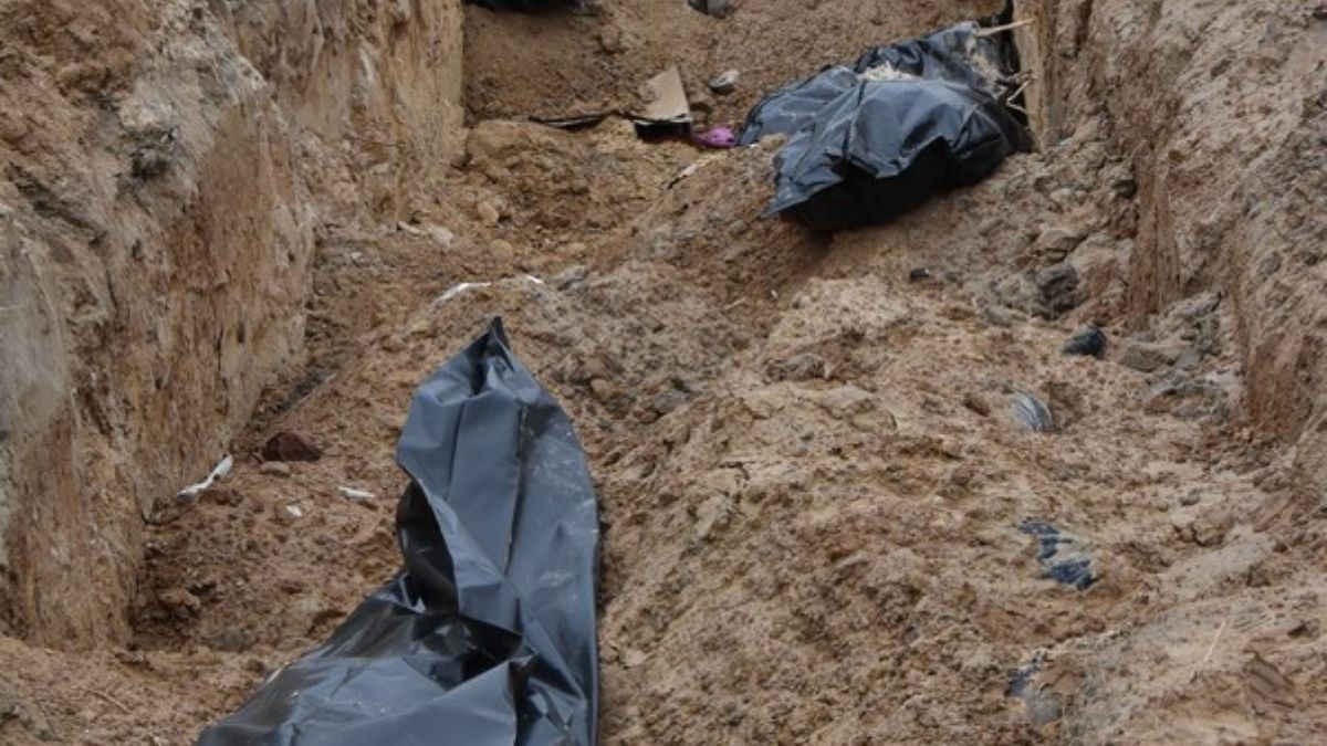 Біля Бучі знайшли ще одну братську могилу: там десятки вбитих - 24 Канал