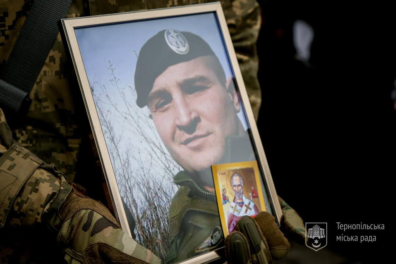 В Тернополе простились с Героем Украины Петром Батькивским, который погиб на Донбассе