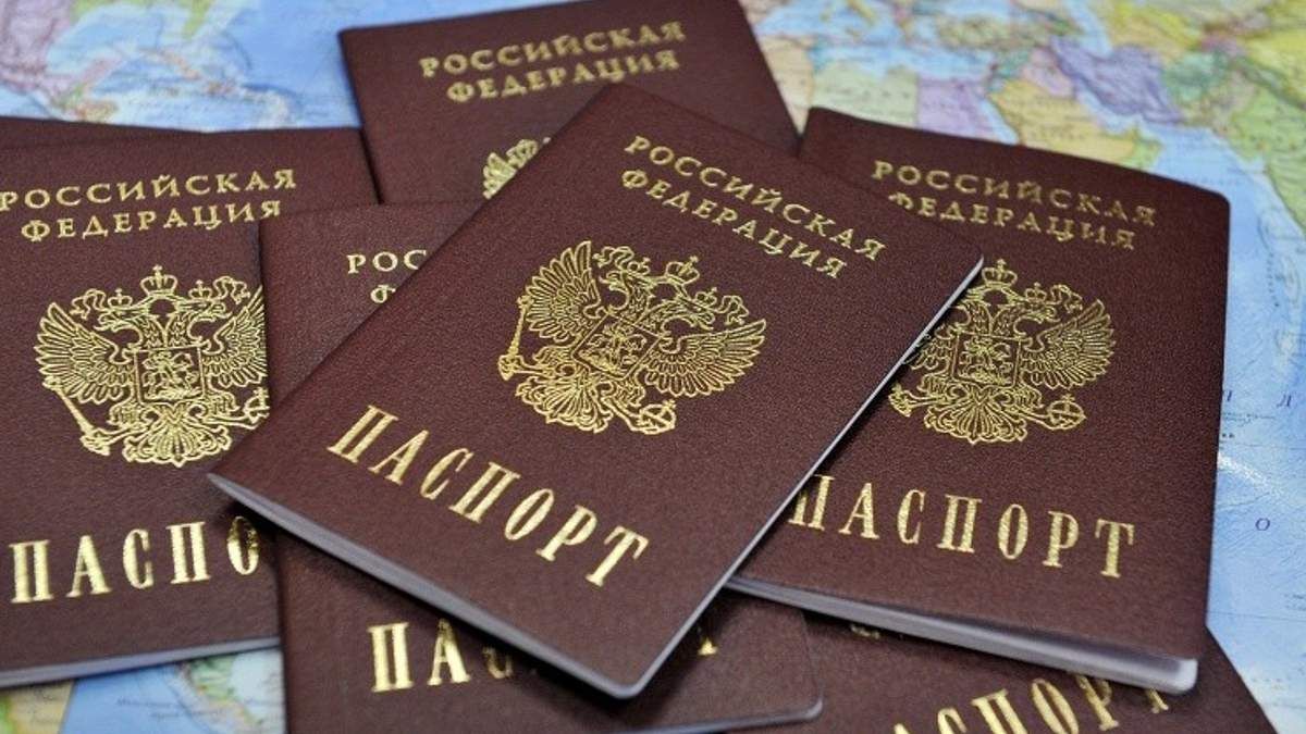 Россия начала выдавать паспорта украинцам, принудительно вывезенных с оккупированных территорий Россия начала выдавать паспорта украинцам, принудительно вывезенных с оккупированных территорий