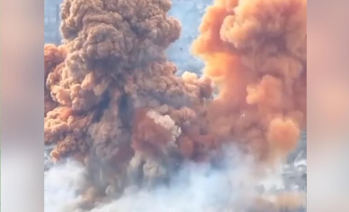 Як горіла азотна кислота у Рубіжному: моторошне відео з дрону - 24 Канал Як горіла азотна кислота у Рубіжному: моторошне відео з дрону - 24 Канал