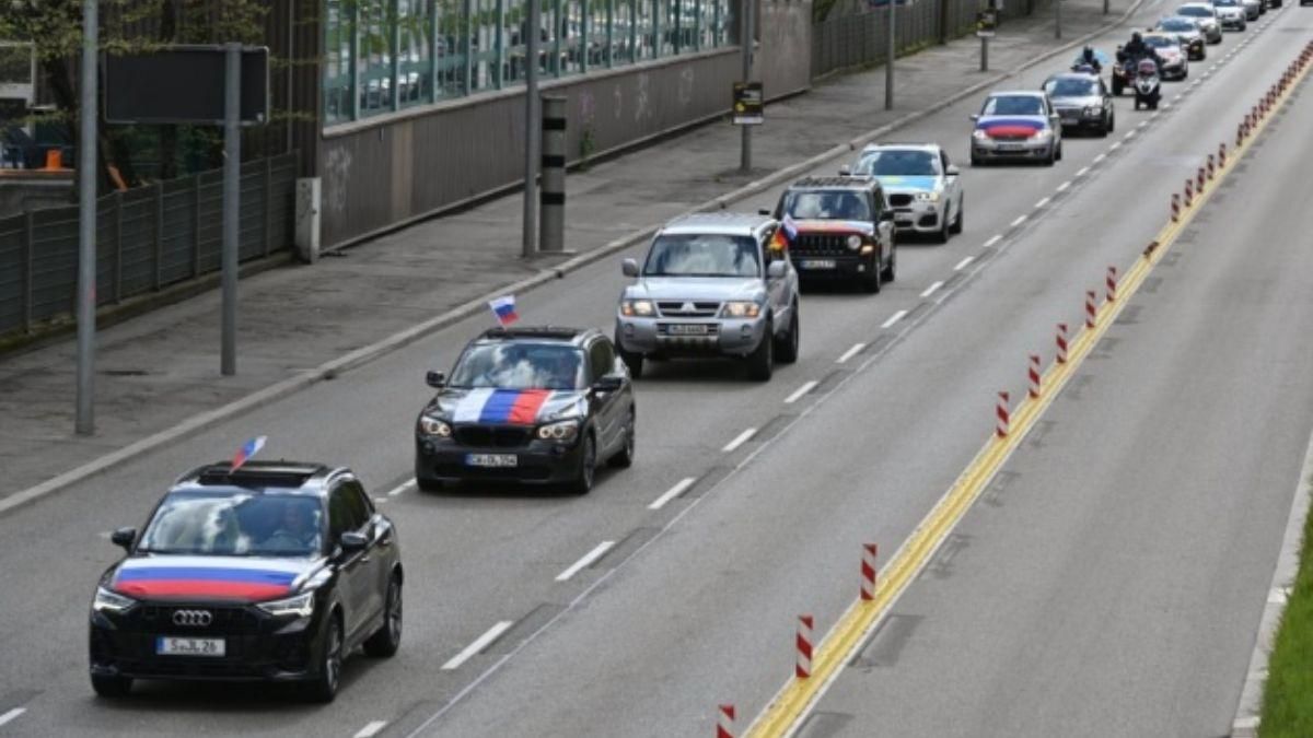 У Німеччині "ображені" росіяни влаштували автопробіг - 24 Канал У Німеччині "ображені" росіяни влаштували автопробіг - 24 Канал