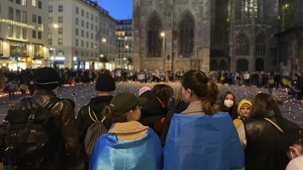 У Відні відбулася акція пам'яті жертв російської агресії в Україні - 24 Канал У Відні відбулася акція пам'яті жертв російської агресії в Україні - 24 Канал