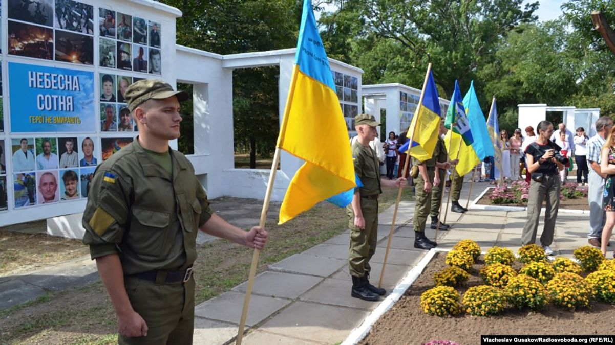 Россияне сорвали с Мемориала Героям Небесной Сотни наших героев, – депутат Херсонского облсовета - 24 Канал Россияне сорвали с Мемориала Героям Небесной Сотни наших героев, – депутат Херсонского облсовета - 24 Канал
