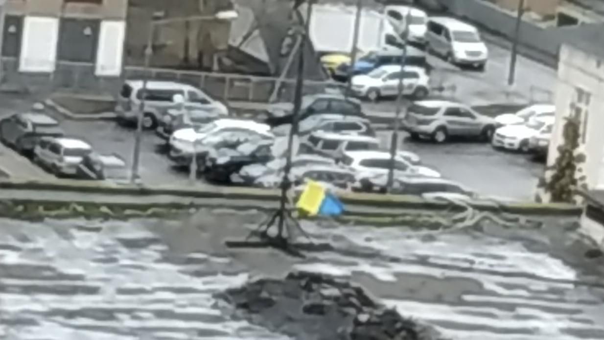 В Москве украинский флаг появился на крыше админздания