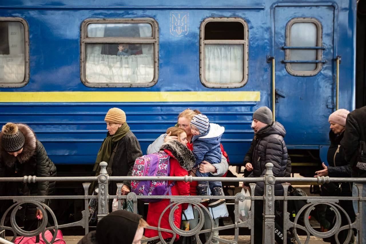 Укрзализныця обновила график эвакуационных поездов на 11 апреля - 24 Канал