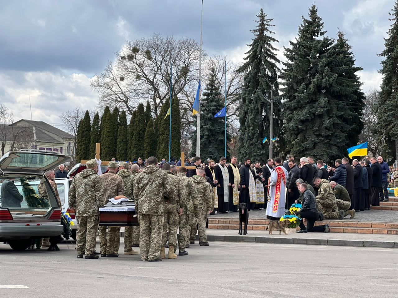 На Рівненщині попрощалися з героями Віталієм Прокопчуком та Олегом Савіцьким - 24 Канал