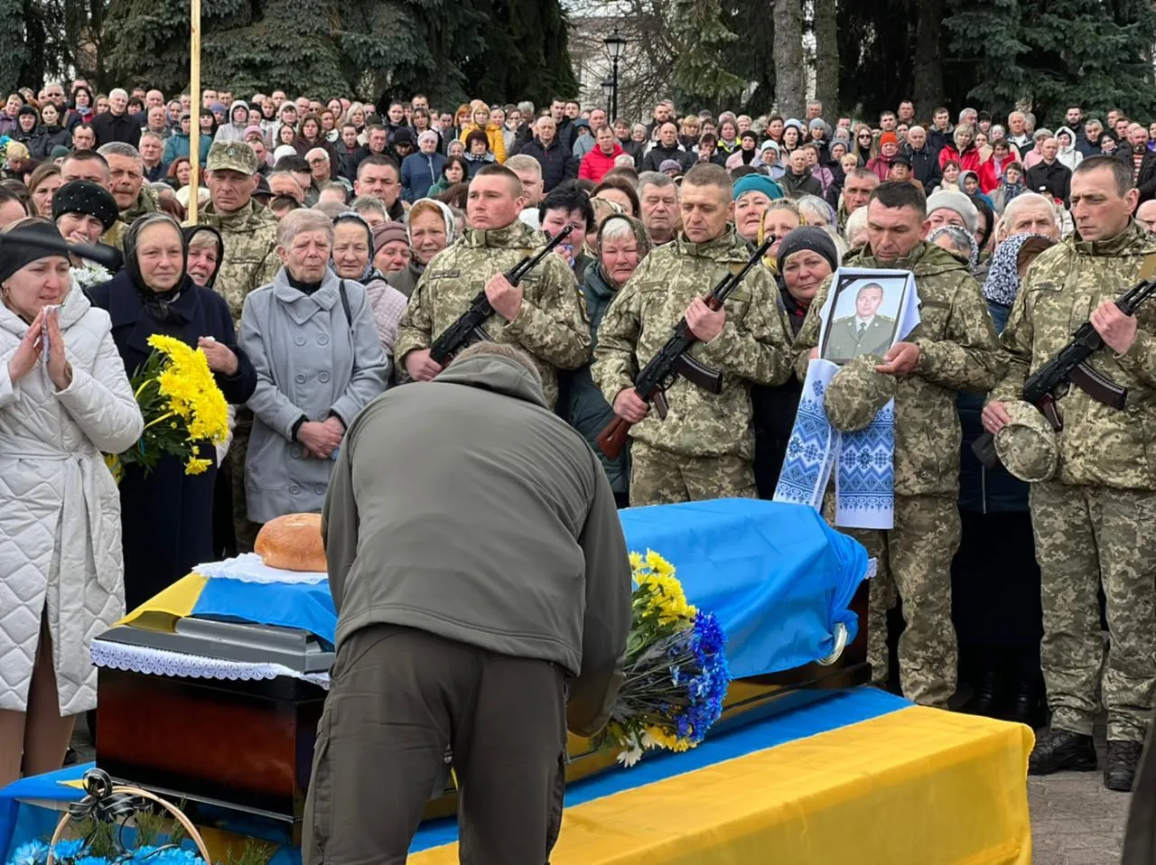 У Дубному попрощалися з вбитими військовими 