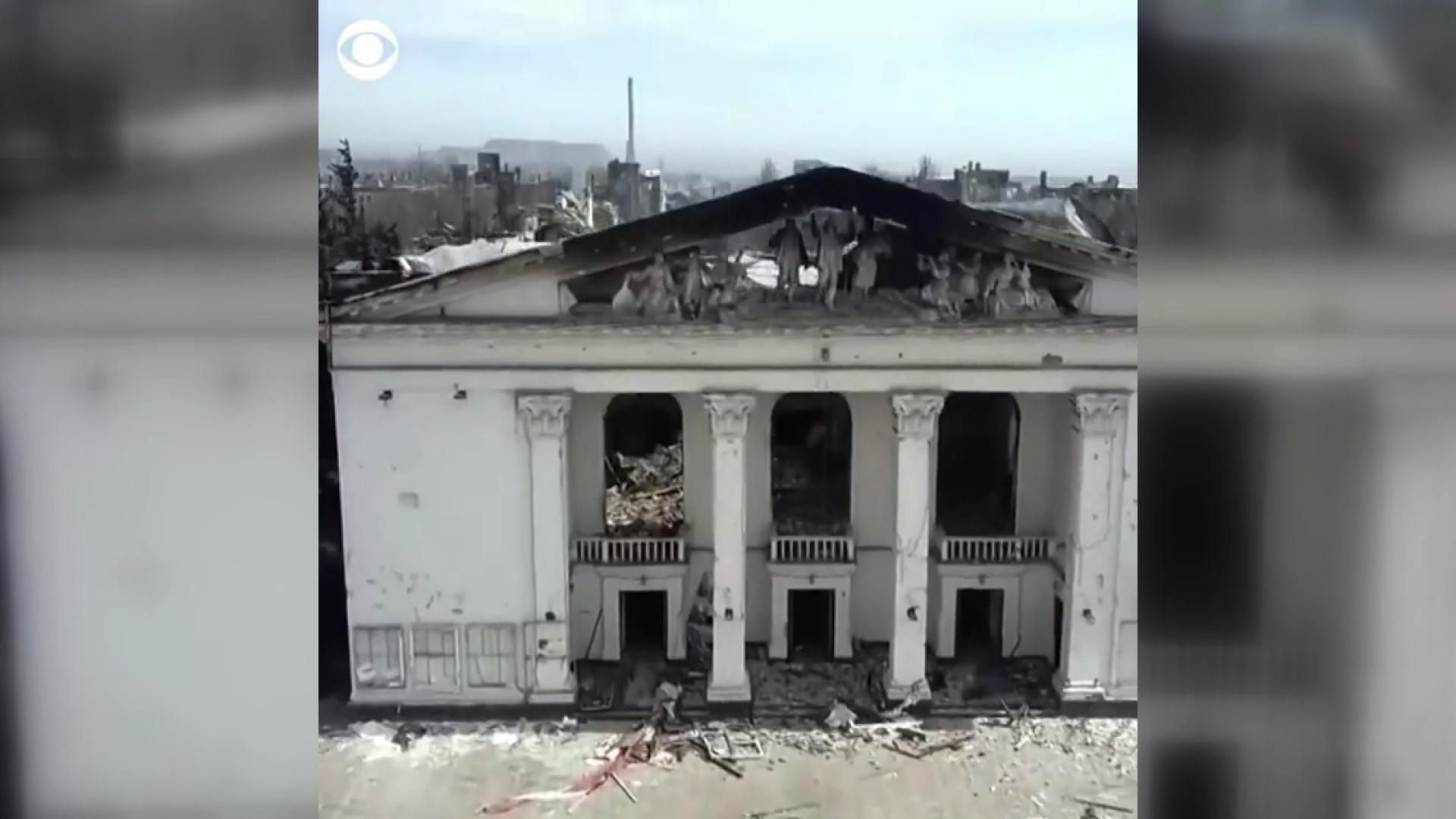 СМИ показали новые страшные кадры разрушенного Мариупольского драмтеатра