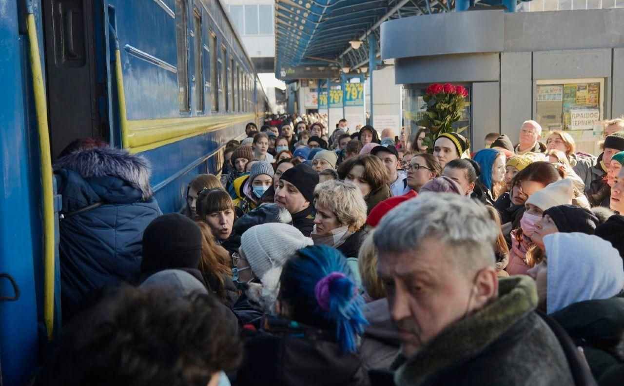 З Покровська та Слов'янська вирушить низка евакуаційних поїздів - 24 Канал