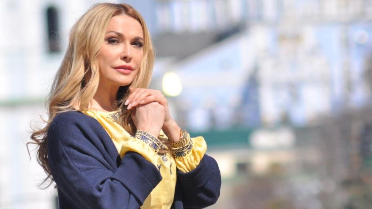 Чую голоси маріупольців, – Ольга Сумська показала моторошне відео театру в Маріуполі