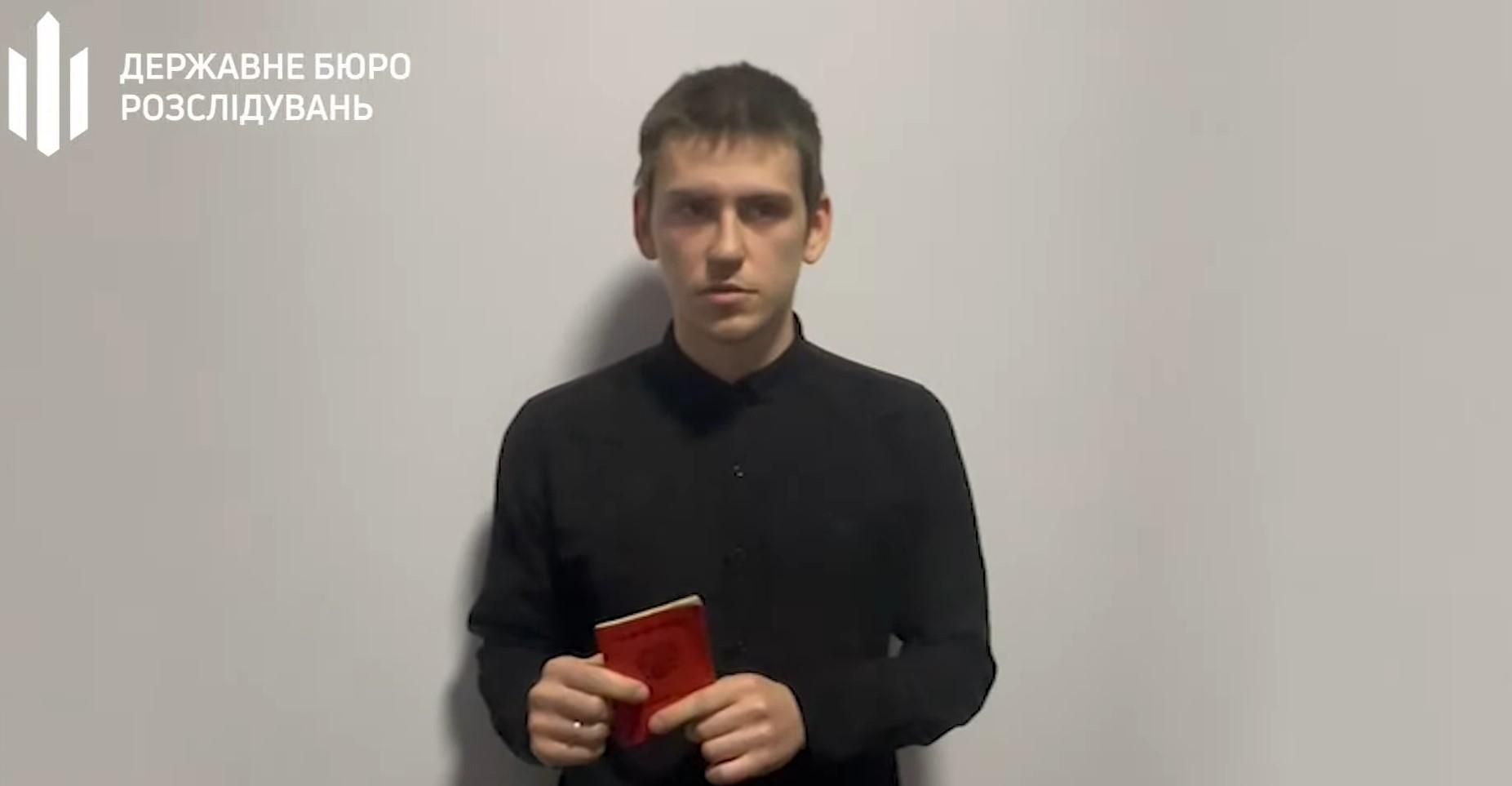 Російський ексмеханік БТР знищив свій військовий квиток та закликав окупантів повертатись додому - 24 Канал Російський ексмеханік БТР знищив свій військовий квиток та закликав окупантів повертатись додому - 24 Канал