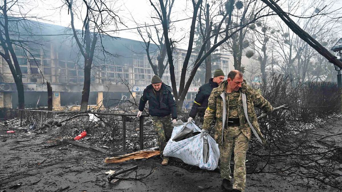 Тела лежат прямо на улицах: в Попасной и Рубежном невозможно захоронение из-за оккупантов - 24 Канал Тела лежат прямо на улицах: в Попасной и Рубежном невозможно захоронение из-за оккупантов - 24 Канал