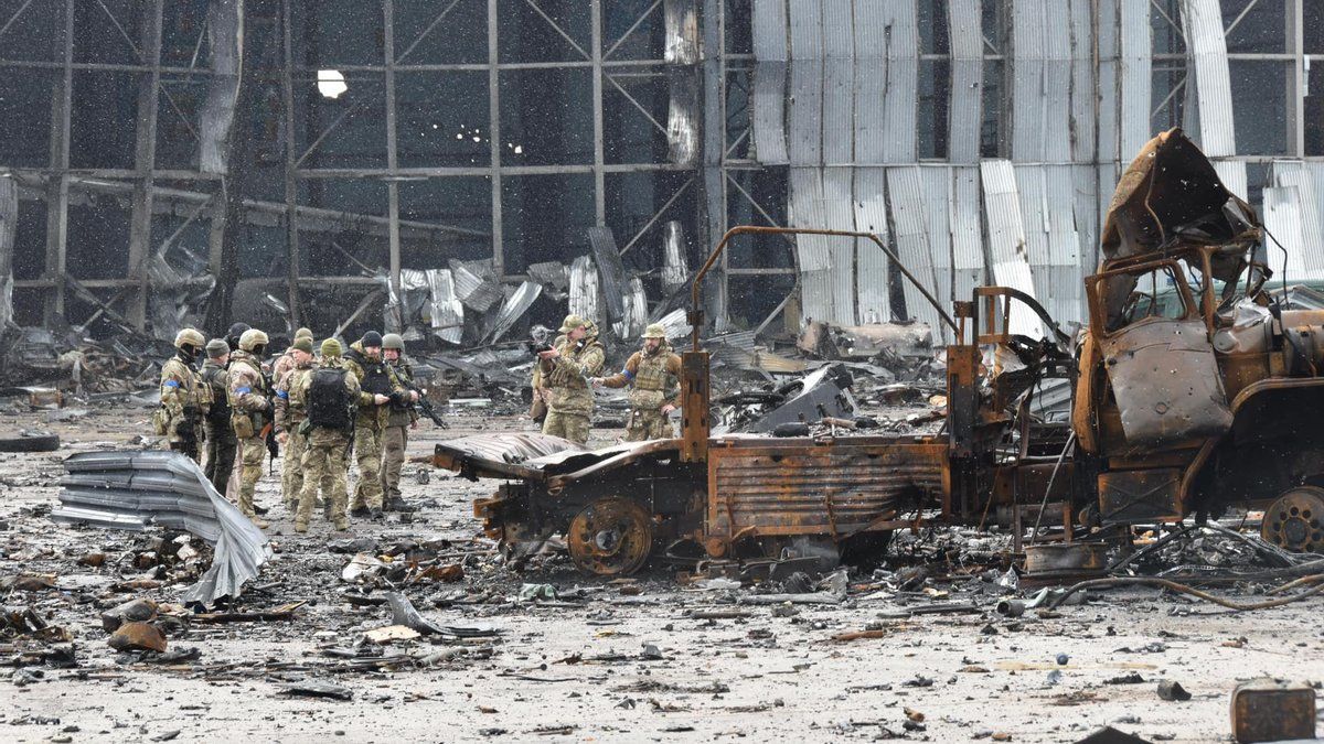 Хотели эвакуировать через заминированный мост, – житель Гостомеля о зверствах российских оккупантов Хотели эвакуировать через заминированный мост, – житель Гостомеля о зверствах российских оккупантов