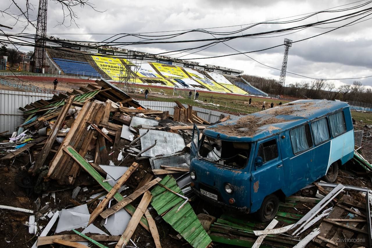 Розбите авіаударами та ворожою артилерією, але незламне: фото зі зруйнованого Чернігова