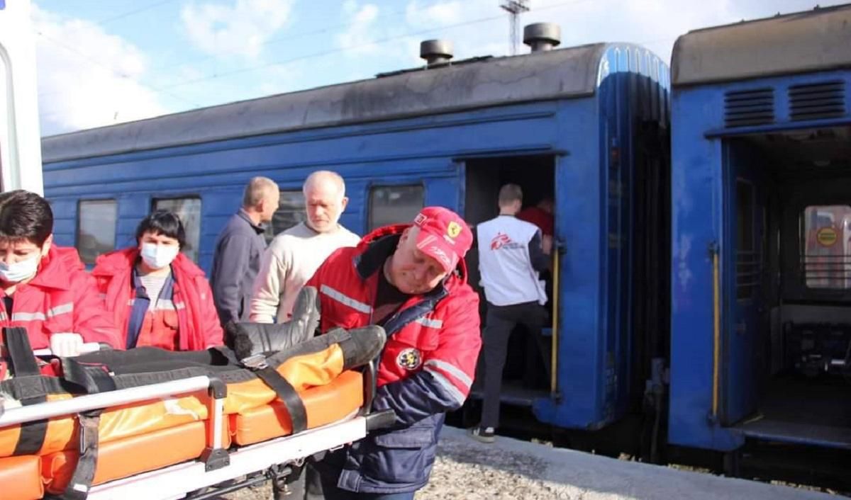 Врачи без границ вместе с Укрзализныцей доставили во Львов еще одну группу раненых гражданских