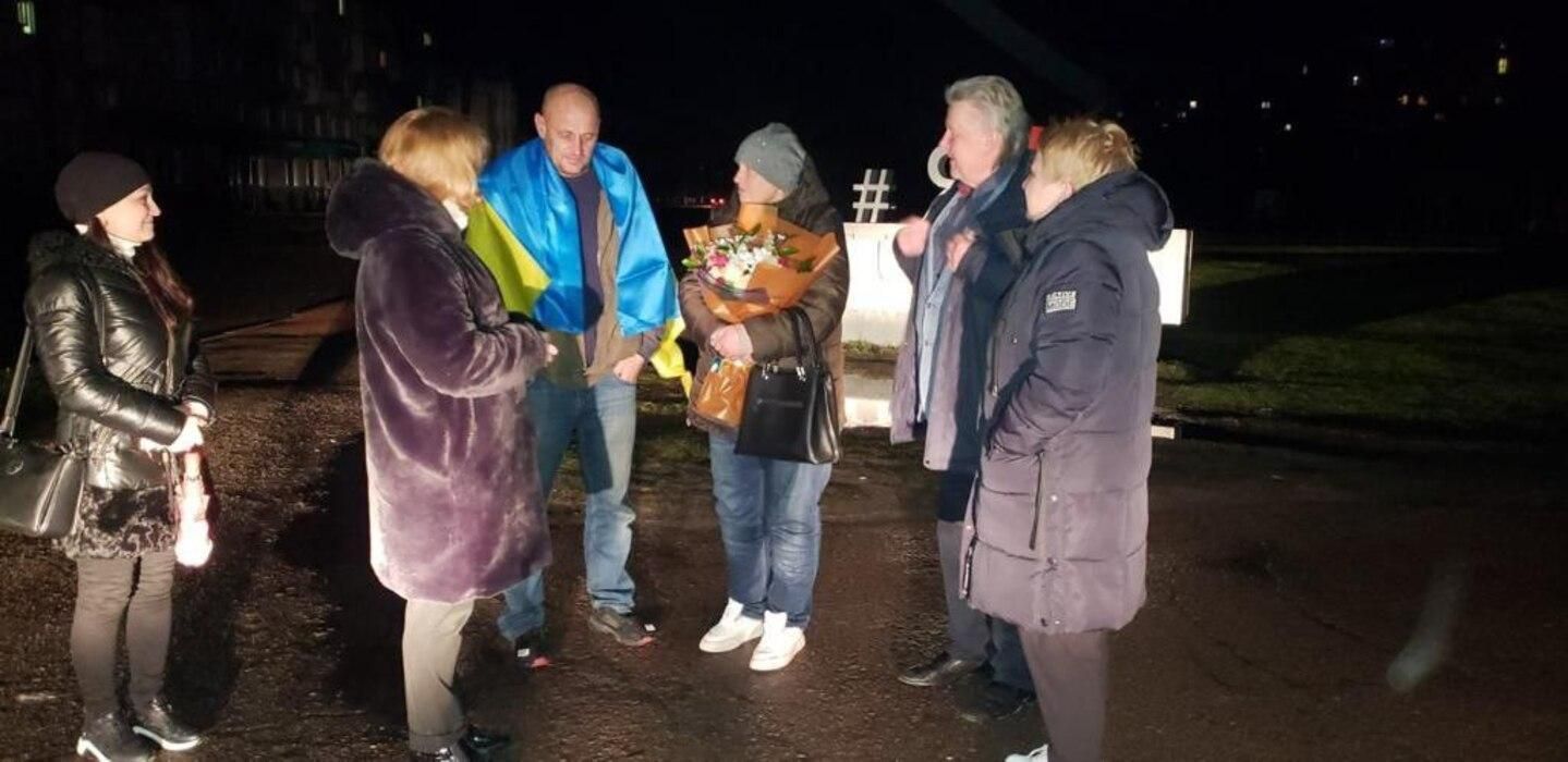 У межах обміну звільнили цивільне подружжя з Сумщини, яке захопили росіяни - 24 Канал У межах обміну звільнили цивільне подружжя з Сумщини, яке захопили росіяни - 24 Канал