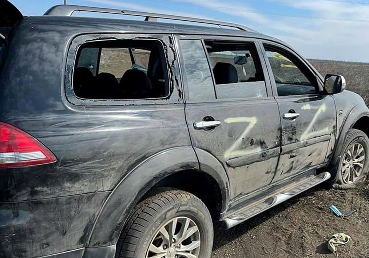 Окупанти шукають "нацистського снайпера": у Мелітополі вночі розстріляли авто з літерою Z - 24 Канал Окупанти шукають "нацистського снайпера": у Мелітополі вночі розстріляли авто з літерою Z - 24 Канал