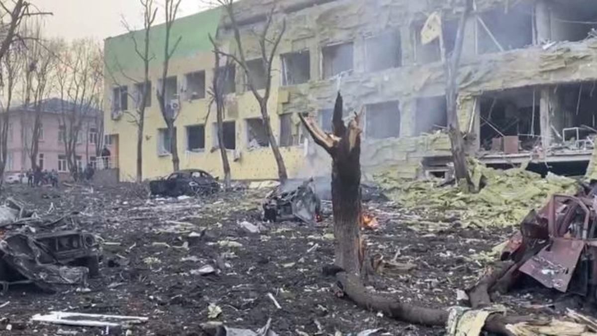 Окупанти в Маріуполі хочуть показати картинку мирного життя: нібито запускають навчання у школах - 24 Канал Окупанти в Маріуполі хочуть показати картинку мирного життя: нібито запускають навчання у школах - 24 Канал