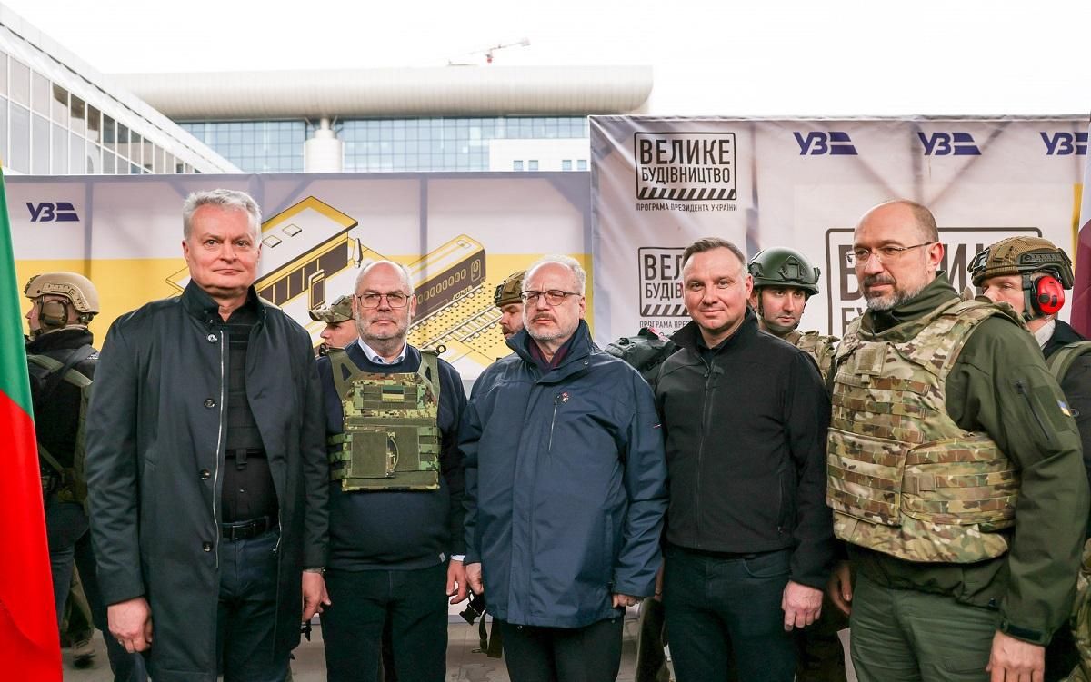 Президенты Польши, Эстонии, Латвии и Литвы уже прибыли в Киев Президенты Польши, Эстонии, Латвии и Литвы уже прибыли в Киев