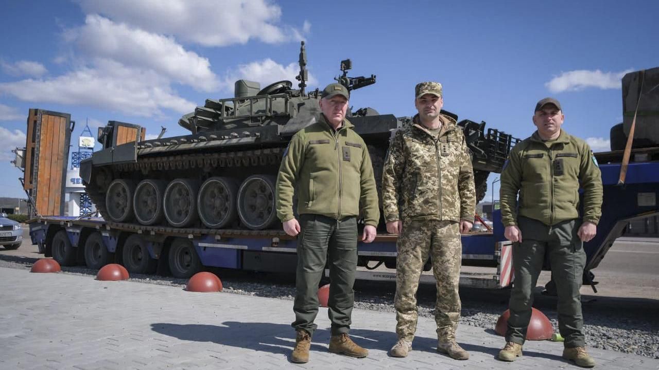 Буковинские бойцы 107 бригады терробороны получили трофейный танк оккупантов - 24 Канал Буковинские бойцы 107 бригады терробороны получили трофейный танк оккупантов - 24 Канал